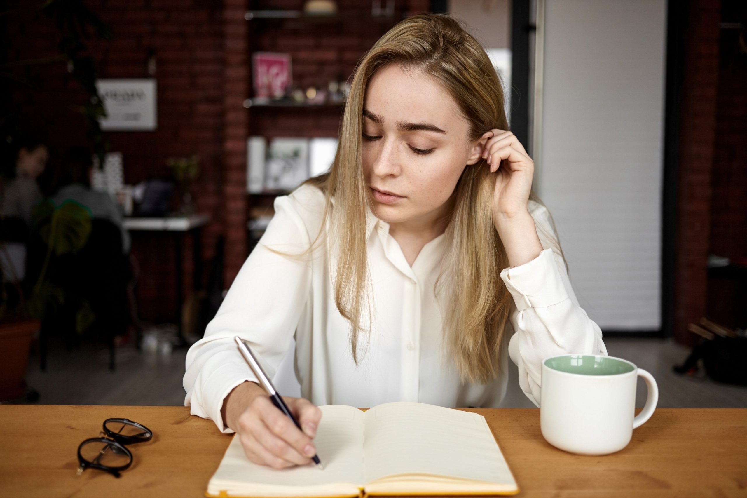 How Do Anonymous Authors Maintain Consistent Voice and Authority?